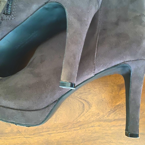 Isaac Mizrahi - Cutest booties ISO fashion oriented owner! - Picture 2 of 8